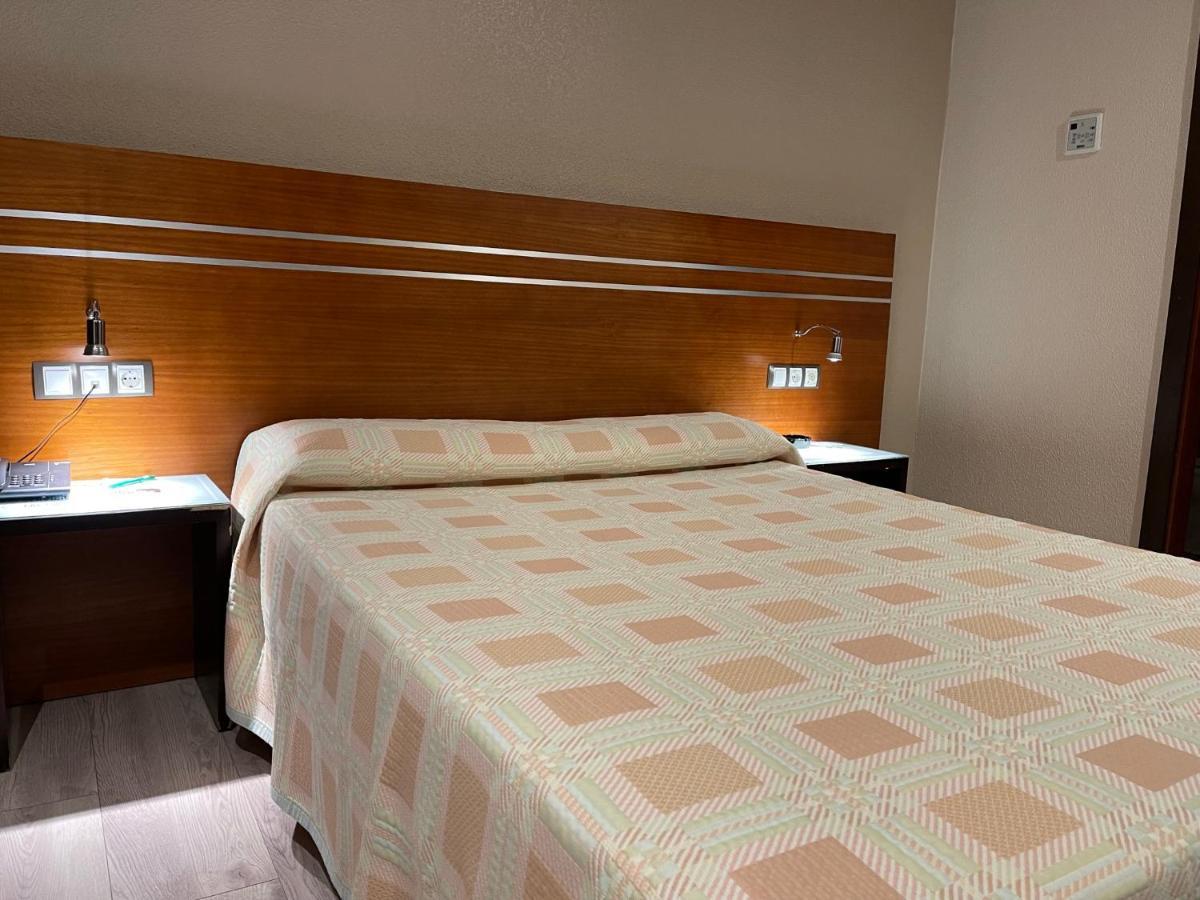 Motel Los Abedules Oviede Extérieur photo