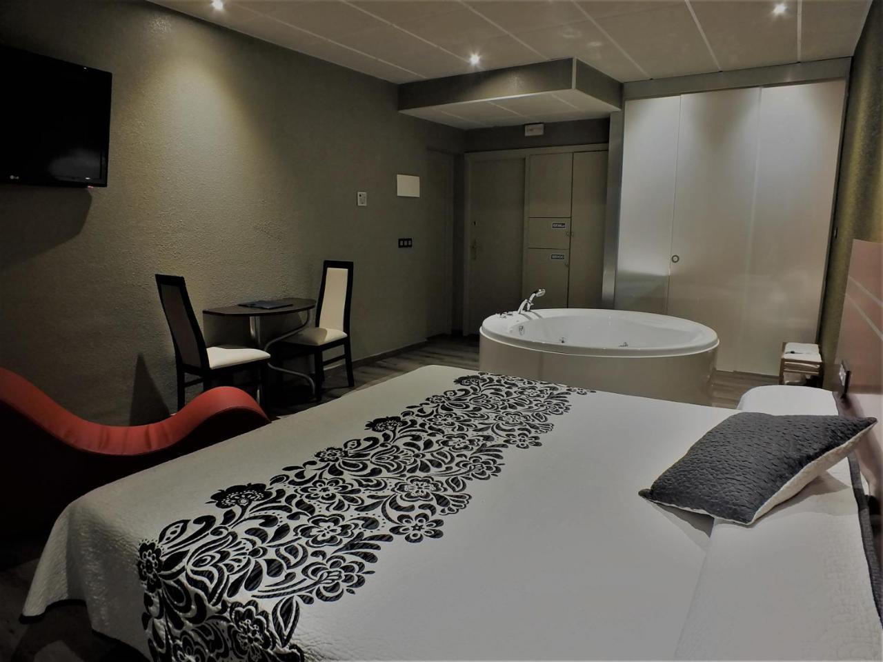 Motel Los Abedules Oviede Extérieur photo
