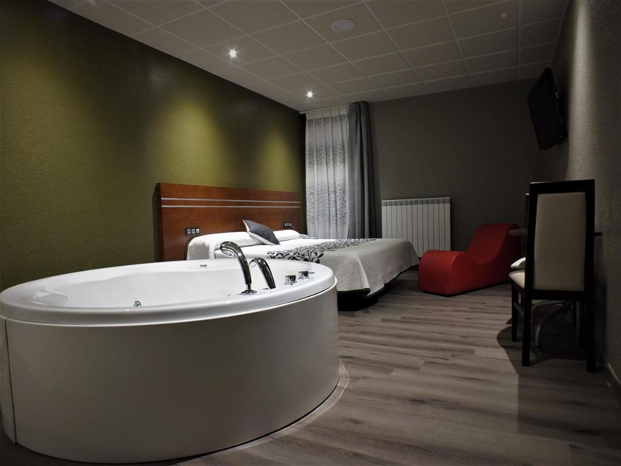 Motel Los Abedules Oviede Extérieur photo